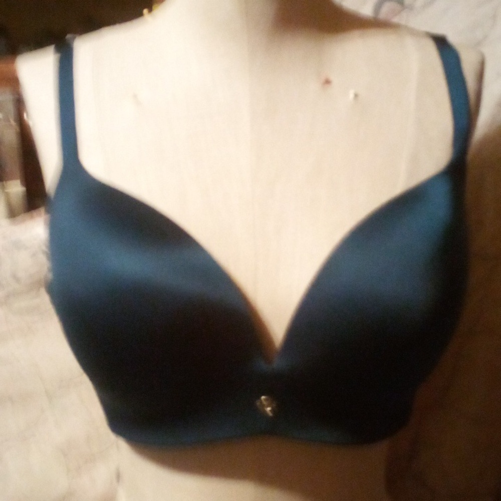 Sexy, dark green, Victoria Secret bra.  38D.  Washed 1x.  Never worn